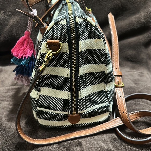 Fossil black stripe satchel/ crossbody. 10” L x 5” W x 8” H - Picture 4 of 10